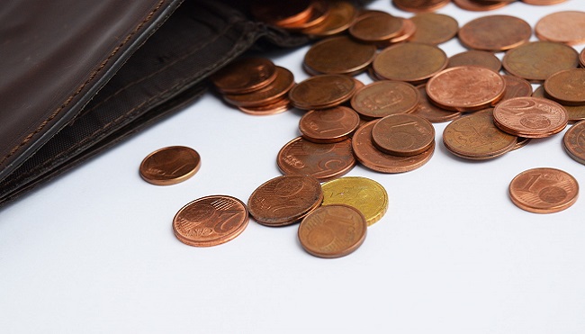 Nur noch Centmünzen in der Geldbörse Hilfe von Schuldner-Hotline Hessen